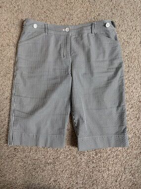 Jones New York Sport Shorts Size 8 Black White Striped Stretch Belted Pockets
